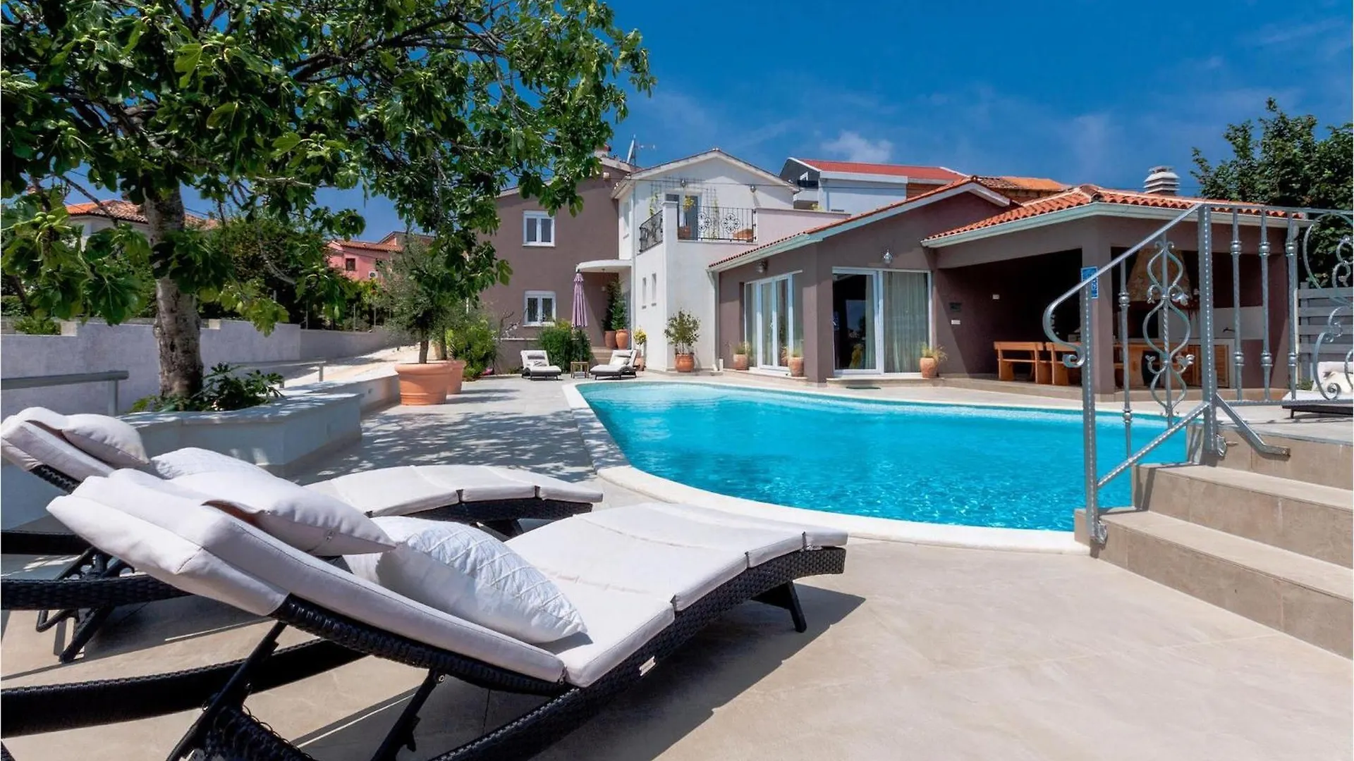 Villa Emily location